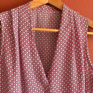 Rose & Olive Women’s Sleeveless Top V- Neck Pink Polka Dot Shell Size Large